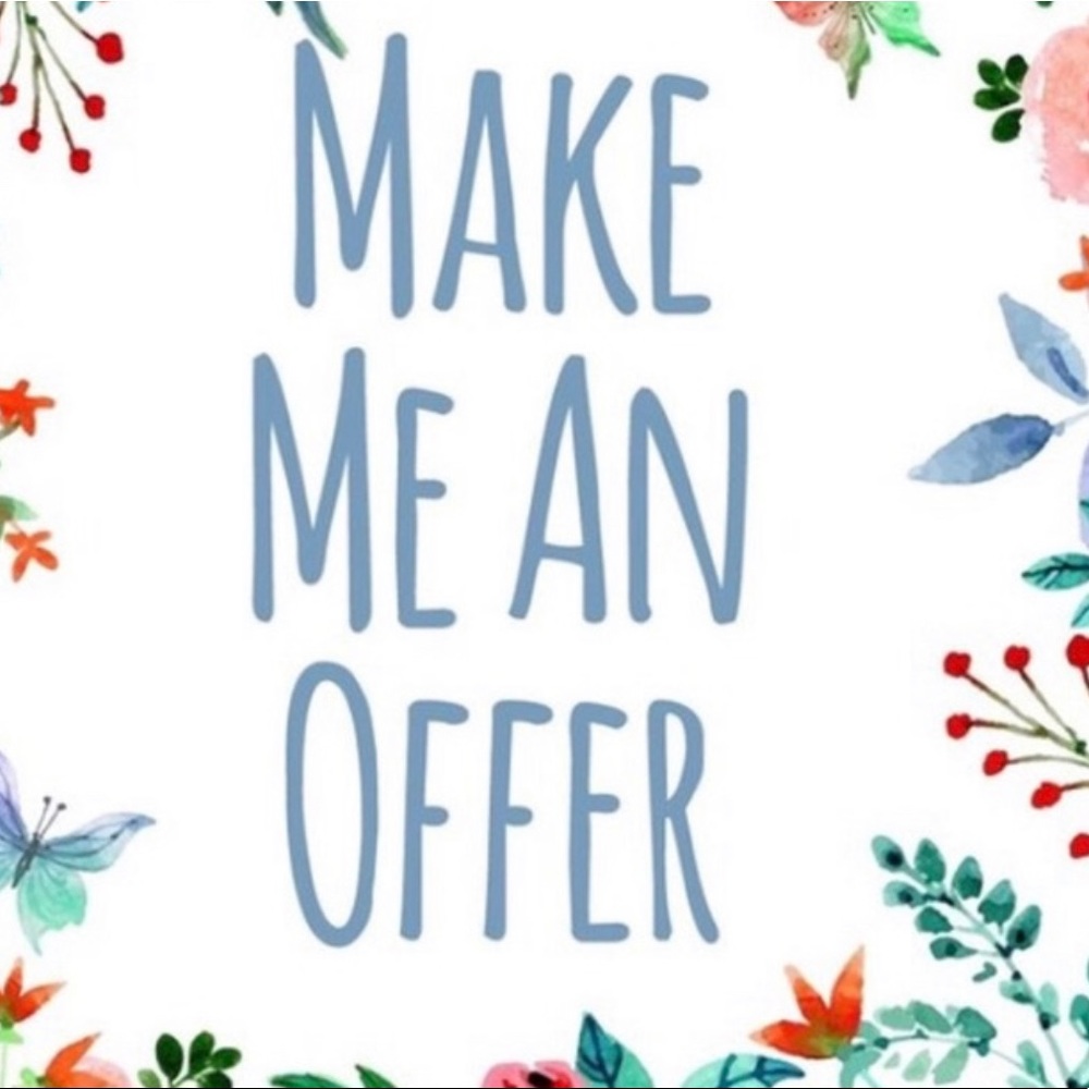 Bundle 2 or more items for 15% off! Reasonable offers considered😊